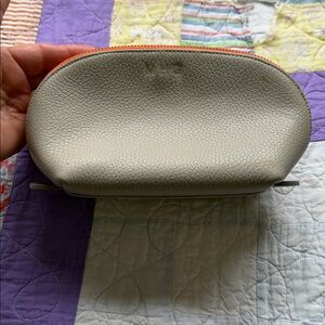 Cuyana Small Travel Cosmetic Case-Pearl Gray Color-used Check photos